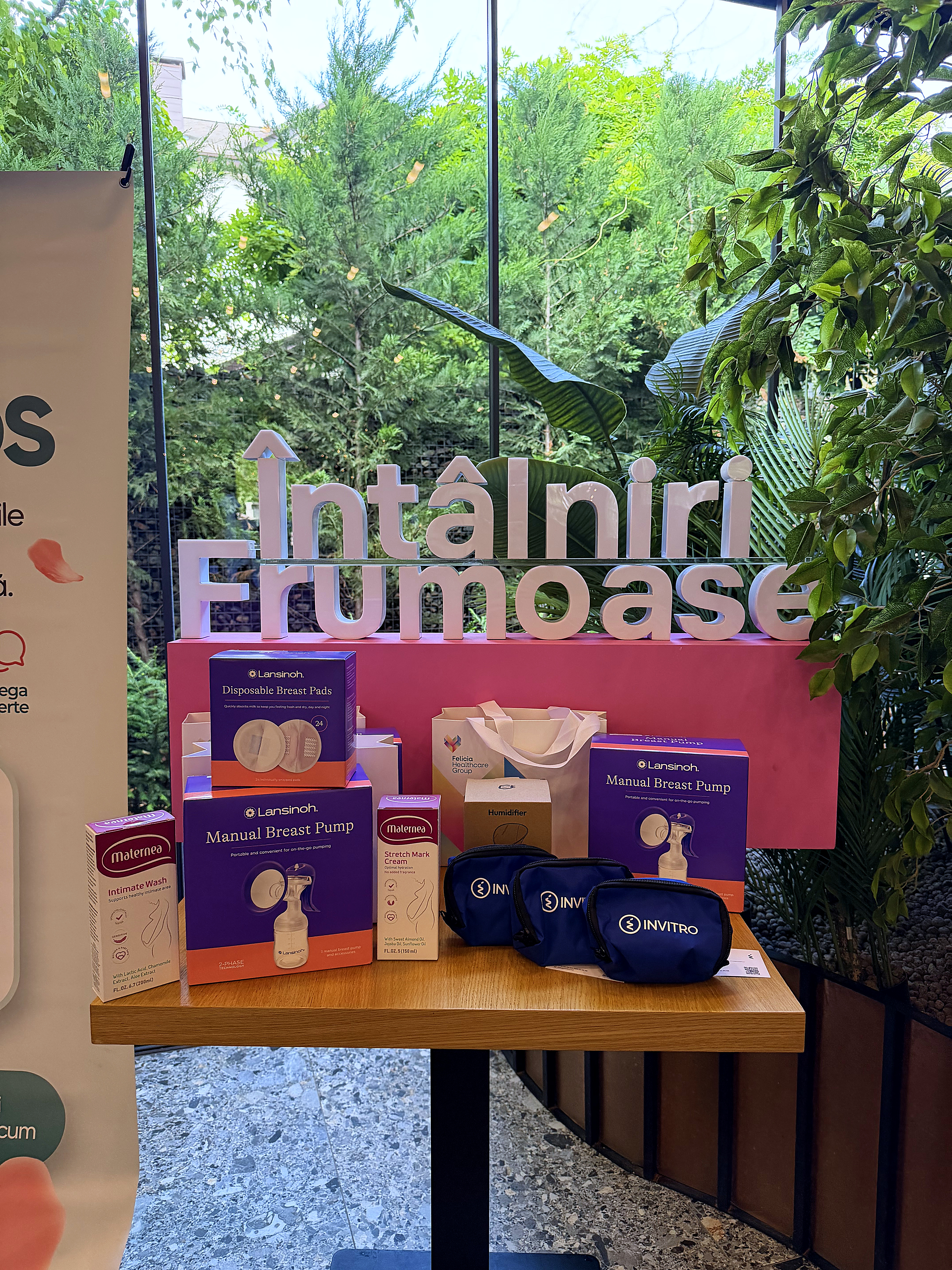 Stand cu produse prezentate în cadrul Întâlnirilor Frumoase – Ediția IX
